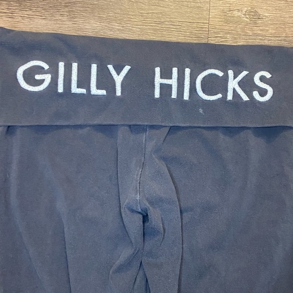 Gilly Hicks cropped cheeky yoga legging - Picture 2 of 3